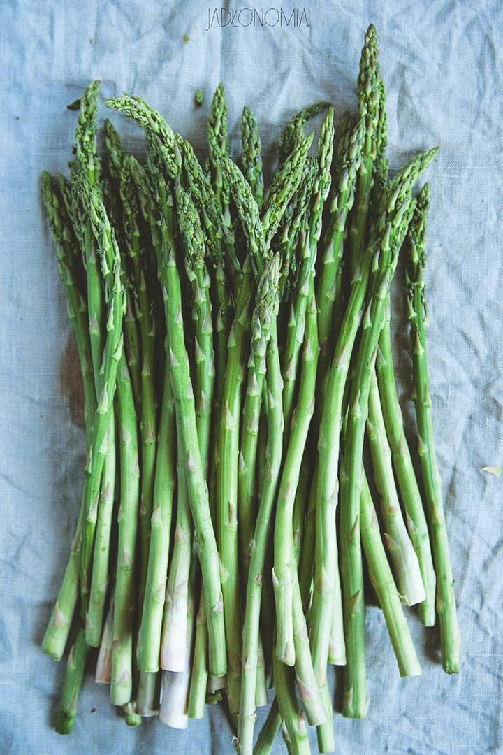 Dekoracyjne szparagi w ogrodzie