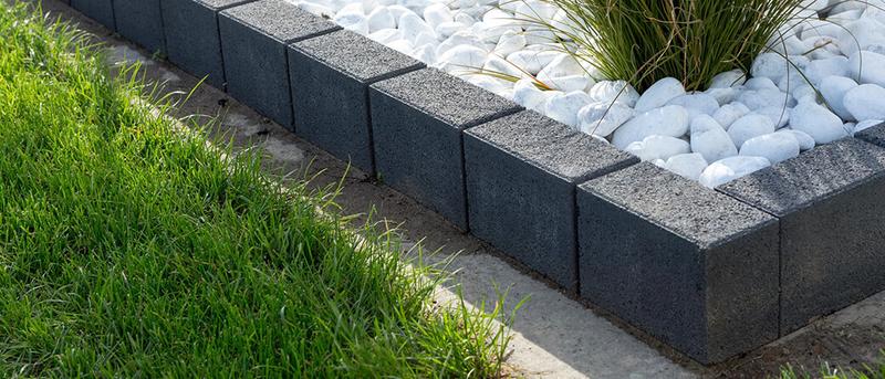 Z czego zrobić obrzeża w ogrodzie? Oto najlepsze pomysły i inspiracje!