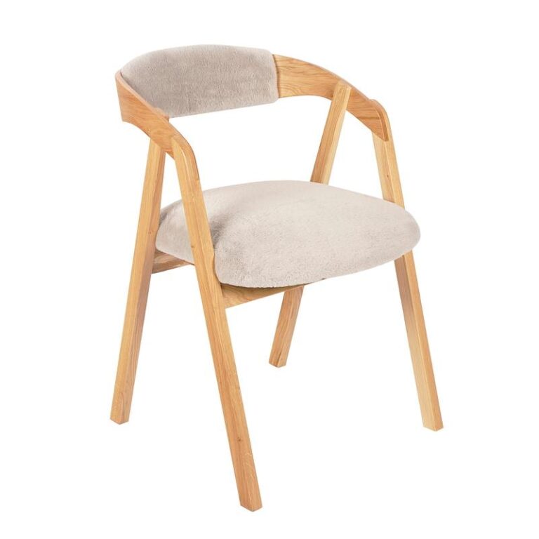 Tapicerowane krzesła do salonu – jak wprowadzić trendy w urządzaniu wnętrz?