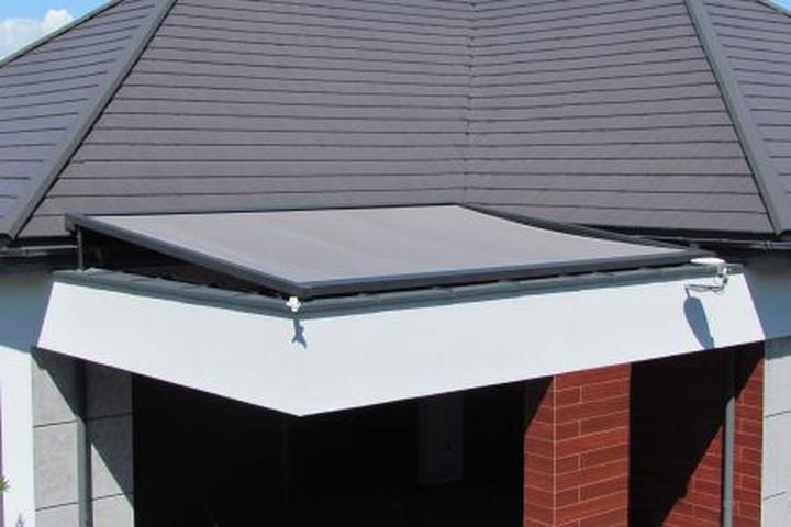 Jak wybrać i konserwować markizy na okna dachowe, aby cieszyć się komfortem przez lata