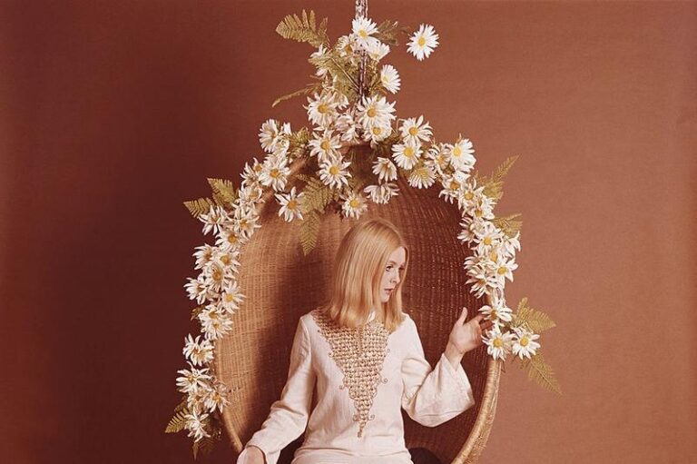 Kwiatowe kobiece imiona – piękno zaklęte w dwóch sylabach