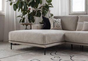 Naroznik na nozkach w stylu boho – stwórz lekkie i swobodne wnętrze pełne harmonii